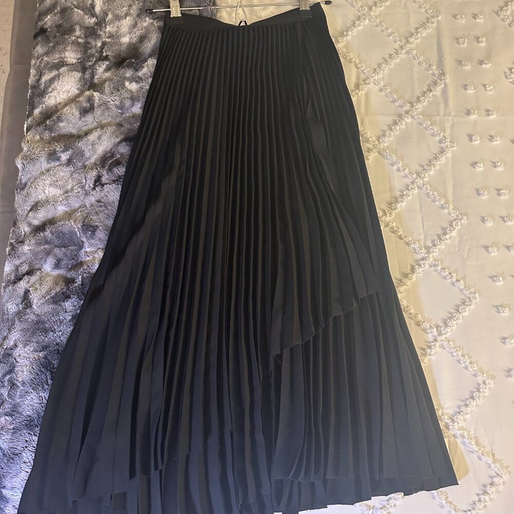 Aritzia Babaton pleated Ladder Skirt, XXS, Black